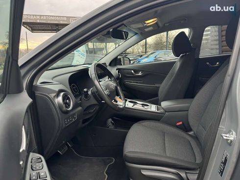 Hyundai Kona Electric 2021 - фото 25