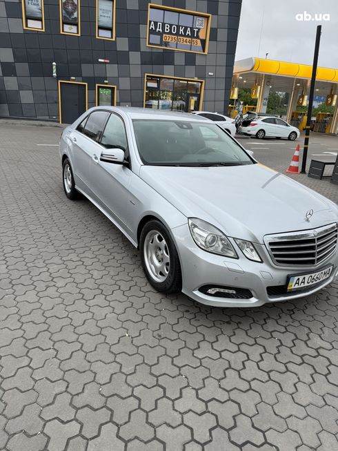 Mercedes-Benz E-Класс 2010 - фото 18
