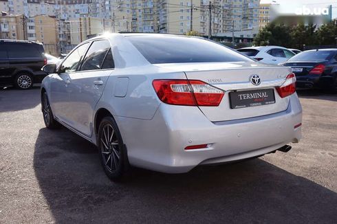 Toyota Camry 2013 - фото 9