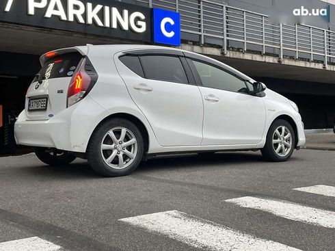 Toyota Aqua 2015 - фото 9