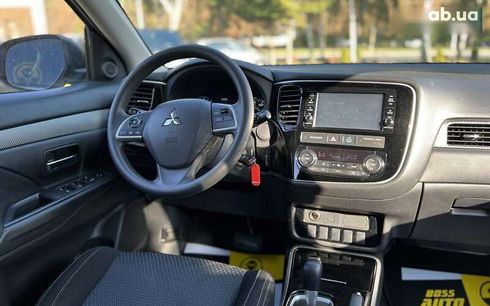 Mitsubishi Outlander 2017 - фото 12