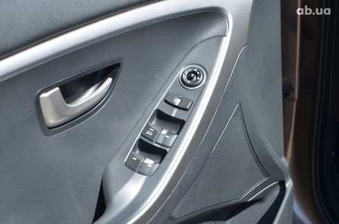 Hyundai i30 2012 коричневый - фото 17