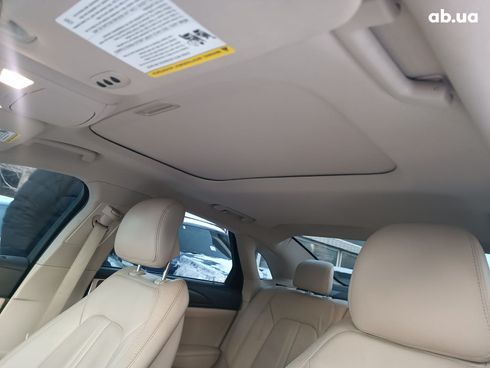 Lincoln MKZ 2017 красный - фото 25