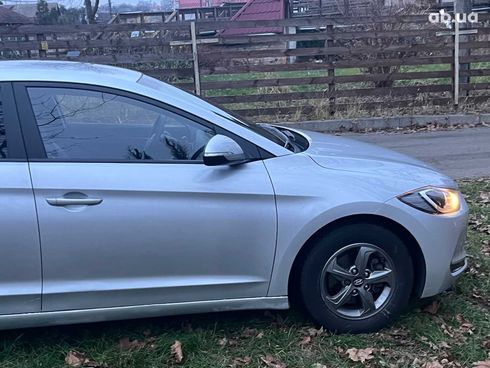 Hyundai Avante 2016 серый - фото 14