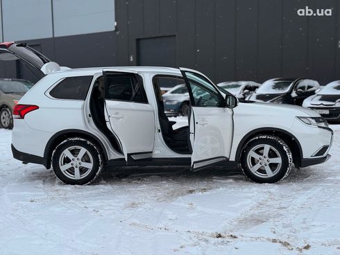Mitsubishi Outlander 2016 белый - фото 39