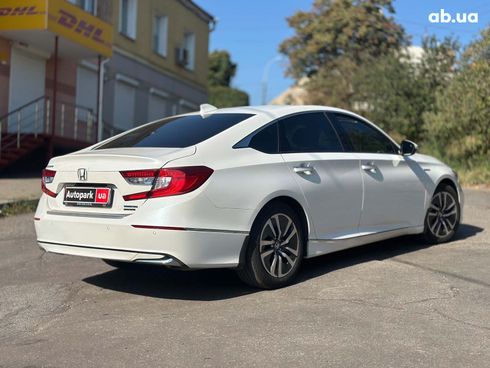 Honda Accord 2019 белый - фото 11