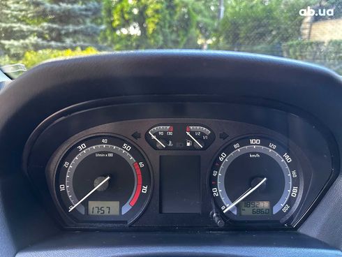 Skoda Fabia 2005 бежевый - фото 12