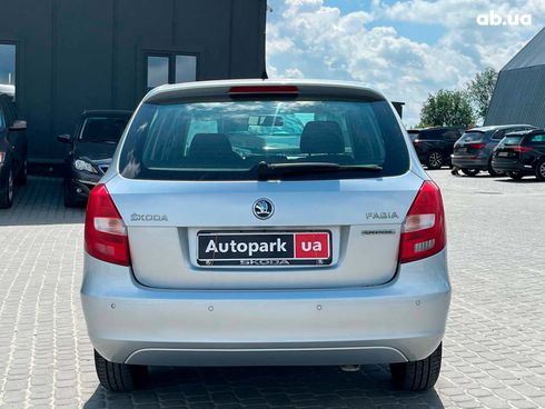 Skoda Fabia 2013 серый - фото 6