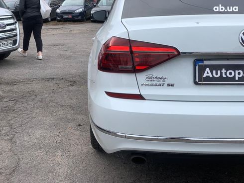 Volkswagen Passat 2018 белый - фото 13