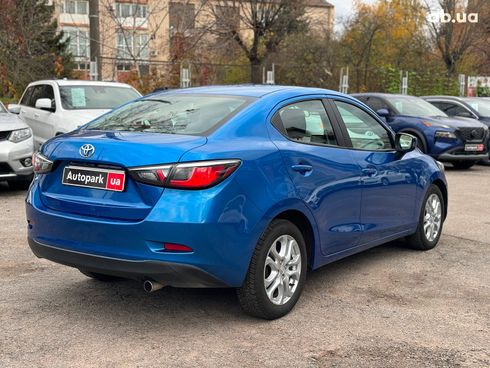 Toyota Yaris 2017 синий - фото 6