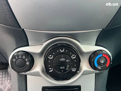 Ford Fiesta 2012 белый - фото 30