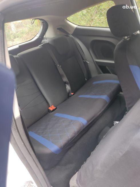 Ford Fiesta 2017 белый - фото 4