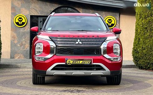 Mitsubishi Outlander 2022 - фото 2