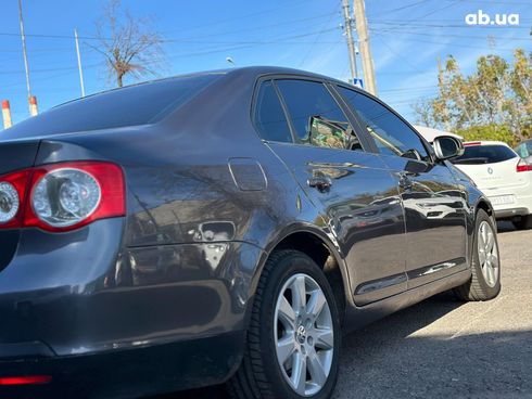 Volkswagen Jetta 2005 серый - фото 5