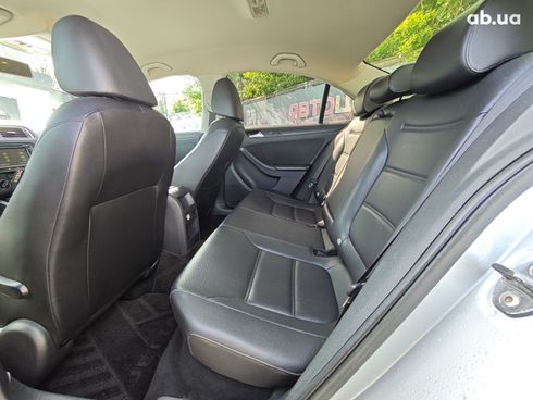 Volkswagen Jetta 2014 серебристый - фото 15