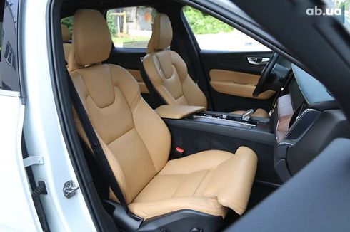 Volvo XC60 2020 - фото 12