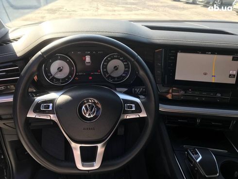 Volkswagen Touareg 2019 черный - фото 16