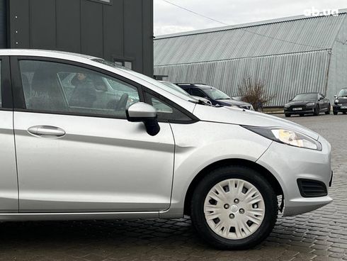 Ford Fiesta 2015 серый - фото 20