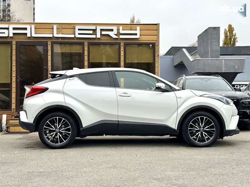 Toyota C-HR 2017 - фото 7