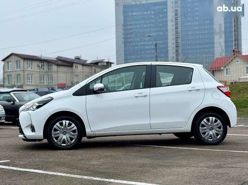 Toyota Yaris 2017 - фото 8