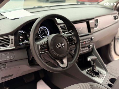 Kia Niro 2019 белый - фото 33