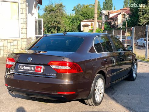 Skoda Superb 2013 коричневый - фото 5