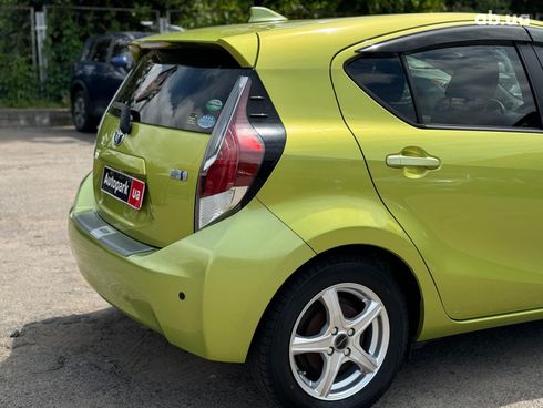 Toyota Aqua 2015 зеленый - фото 14