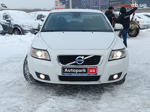 Volvo S40 2010 белый - фото 16