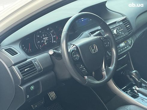Honda Accord 2016 белый - фото 29
