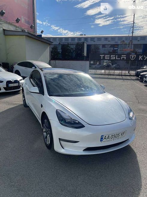 Tesla Model 3 2021 - фото 9