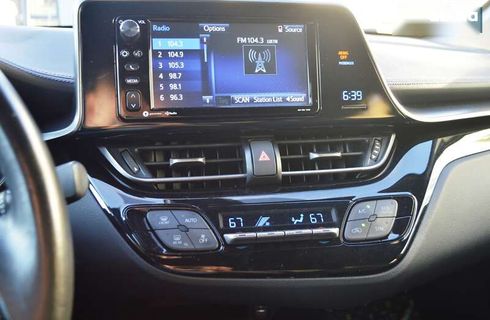 Toyota C-HR 2017 - фото 26