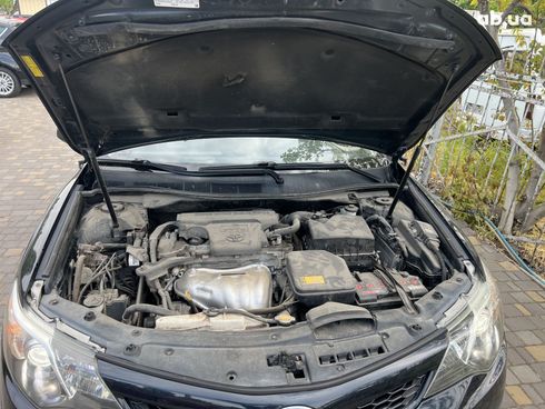 Toyota Camry 2015 серый - фото 18