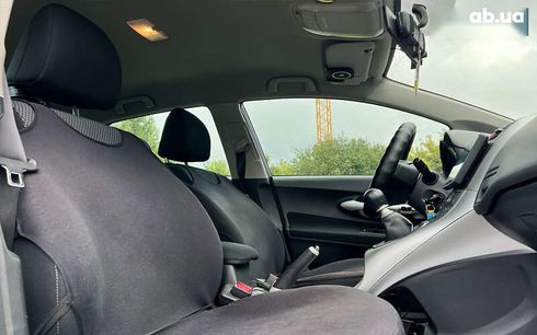 Toyota Auris 2010 - фото 17