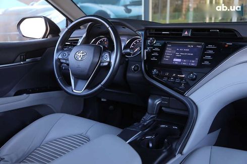 Toyota Camry 2018 - фото 10