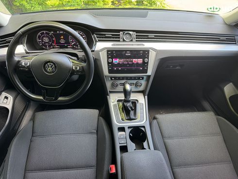 Volkswagen Passat 2019 серый - фото 21