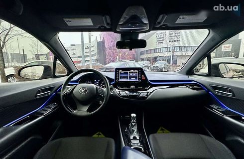 Toyota C-HR 2020 - фото 13