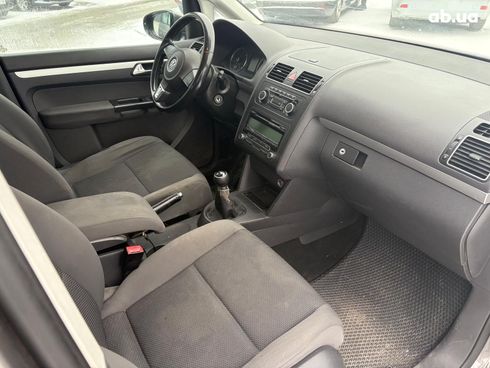 Volkswagen Touran 2011 серый - фото 25