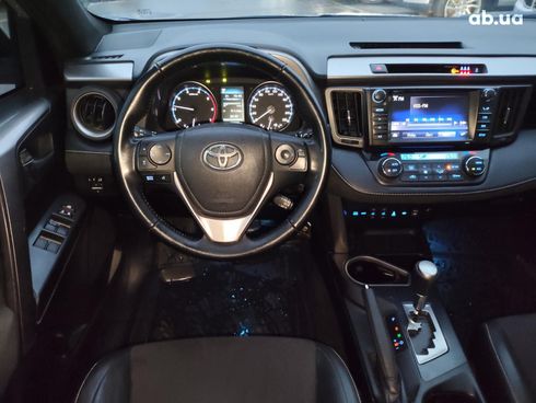 Toyota RAV4 2017 серый - фото 5