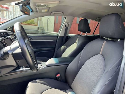 Toyota Camry 2019 - фото 19