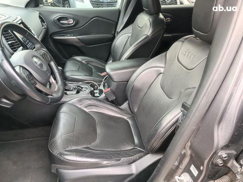 Jeep Cherokee 2018 серый - фото 20