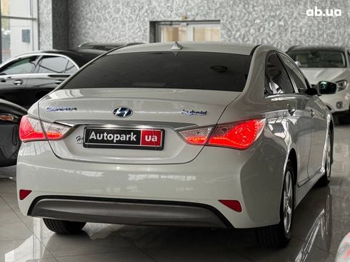 Hyundai Sonata 2013 белый - фото 10