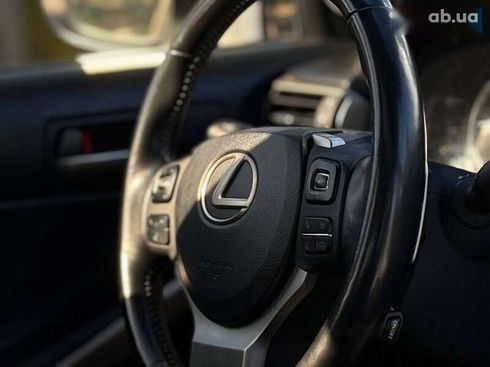 Lexus IS 2017 - фото 18