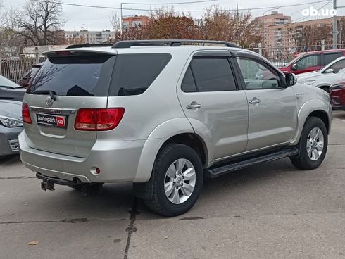 Toyota Fortuner 2006 серый - фото 6