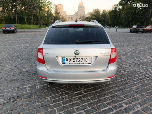Skoda Superb 2010 серый - фото 2