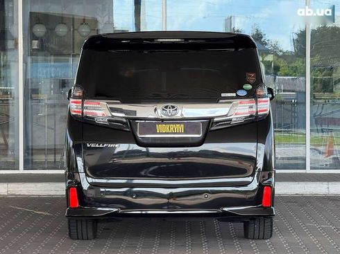Toyota Vellfire 2017 - фото 17