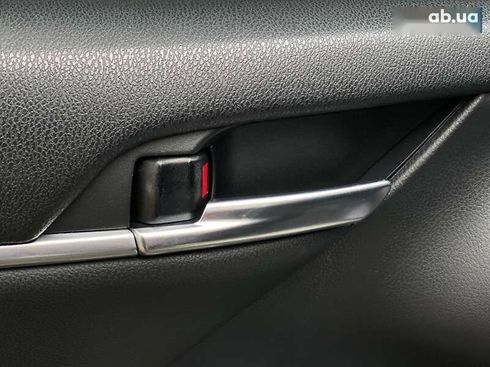 Toyota Camry 2020 - фото 25