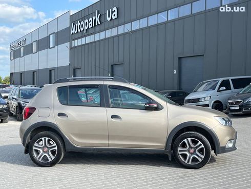 Renault Sandero 2019 бежевый - фото 31