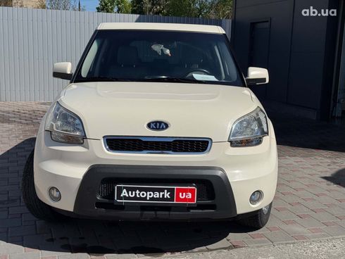 Kia Soul 2010 бежевый - фото 6