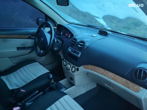 Chevrolet Aveo 2008 оранжевый - фото 5