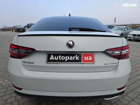 Skoda Superb 2016 белый - фото 11